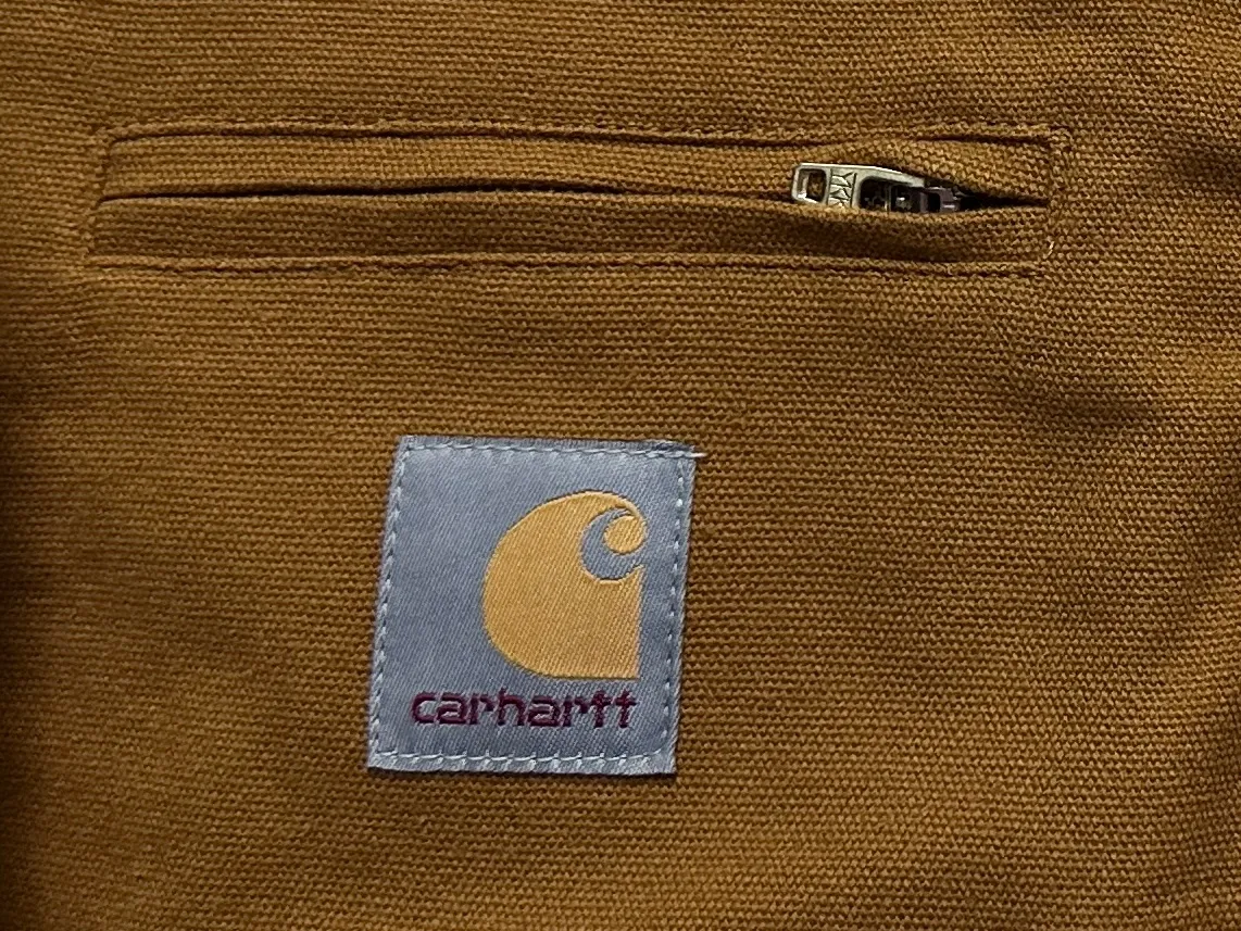 [Carhartt Wip] Carhartt Detroit zipper casual workwear for couples. The fabric is made of new environmentally friendly twill fabric. The light wash feels and the color will look better with time. It is a very high-quality fabric! The workmanship details are perfectly controlled, the Classic Logo small label is embroidered on the chest, the corduroy lapels highlight the unique style, and the customized Gold zippers and Gold buttons all have logos and become more unique as they wear out with use! Suitable for daily wear, suitable for all styles, same style size for men and women: S-XL